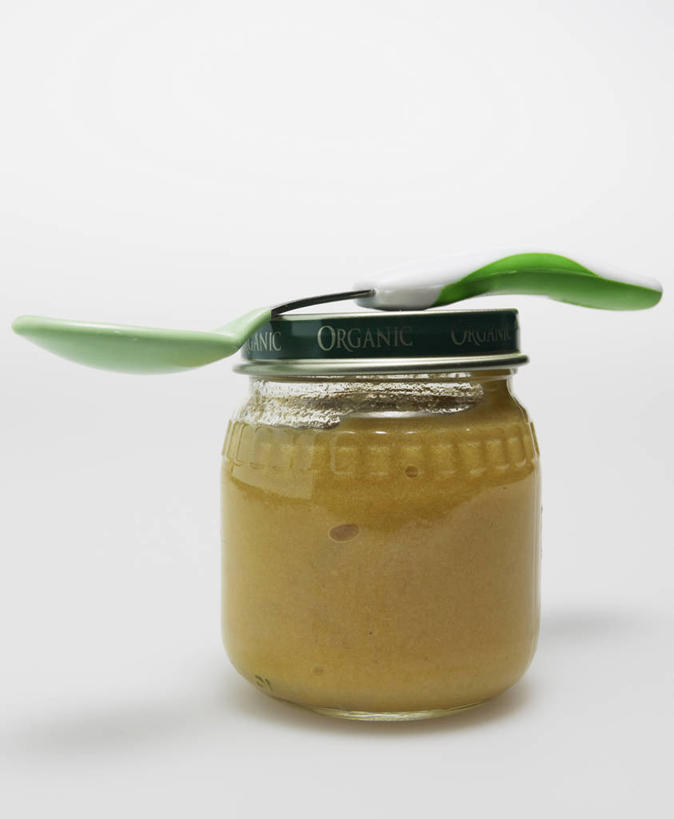 无人,竖图,室内,特写,白天,白色背景,正面,餐桌,桌子,玻璃,阴影,反射,影子,勺子,塑料,食品,营养,玻璃制品,食物,两个,绿色,玻璃瓶,瓶子,塑料制品,调羹,汤匙,摄影,影棚,餐台,广口瓶,养分,彩图,影棚拍摄,拍摄,婴儿食物