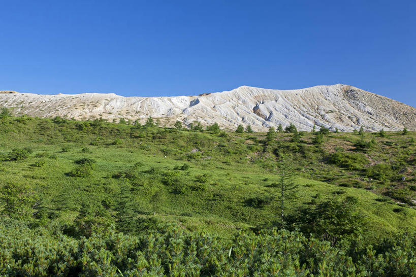 无人,公园,横图,室外,白天,正面,旅游,度假,石头,美景,森林,山,山脉,树林,植物,长野县,日本,亚洲,阴影,光线,石子,影子,景观,山峰,山峦,娱乐,树,树木,蓝色,绿色,蓝天,天空,阳光,自然,群山,天,享受,休闲,景色,放松,生长,晴朗,成长,自然风光,东亚,本州,万里无云,关东地方,本州岛,日本国,中部地方,群马,群马县,长野,新潟,新潟县,国立公园,石块,岩石,晴空,晴空万里,彩图,草津白根山,上信越高原国立公园