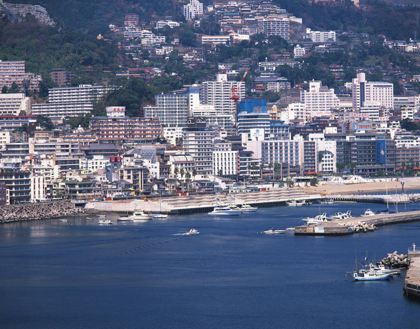 无人,家,横图,俯视,航拍,室外,白天,旅游,度假,海浪,海洋,美景,植物,城市风光,城市,建筑,轮船,船,静冈县,日本,亚洲,波纹,飞溅,溅,液体,房屋,屋子,景观,浪花,水滴,公寓,娱乐,建设,洋房,楼房,住宅,水珠,树,树木,绿色,水纹,自然,海水,船尾波,交通工具,波浪,享受,休闲,景色,放松,生长,成长,鸟瞰,喷洒,载具,海景,东亚,本州,本州岛,日本国,中部地方,静冈,大海,风浪,海,海水的波动,近岸浪,涌浪,彩图,高角度拍摄,房子,热海市,热海温泉