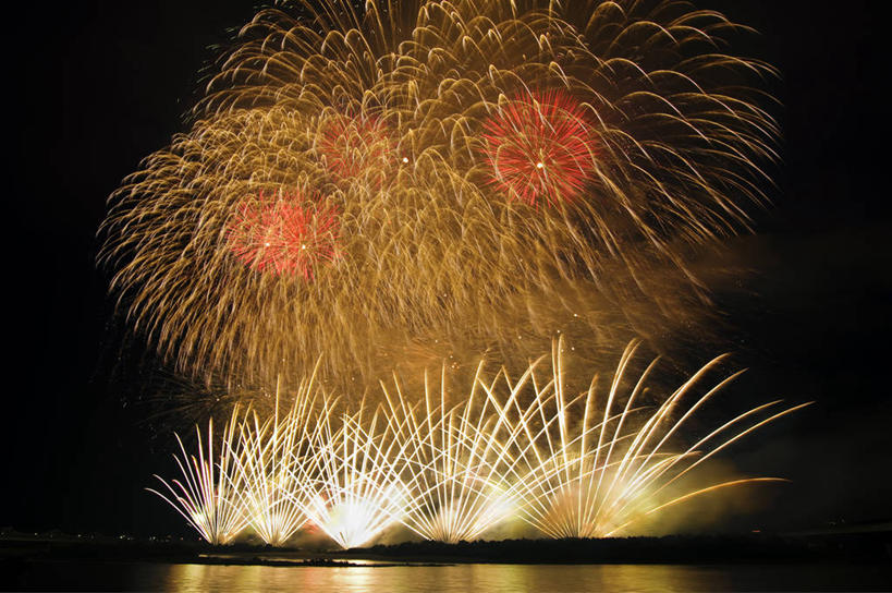 无人,横图,室外,夜晚,正面,河流,美景,水,烟火,日本,亚洲,河水,景观,水流,辉煌,倒影,自然,焰火,灿烂,景色,璀璨,倒映,自然风光,礼花,光辉,东亚,本州,本州岛,日本国,中部地方,新潟,新潟县,花炮,礼花炮,绚烂,光耀,反照,长冈,长冈市,烟花,彩图