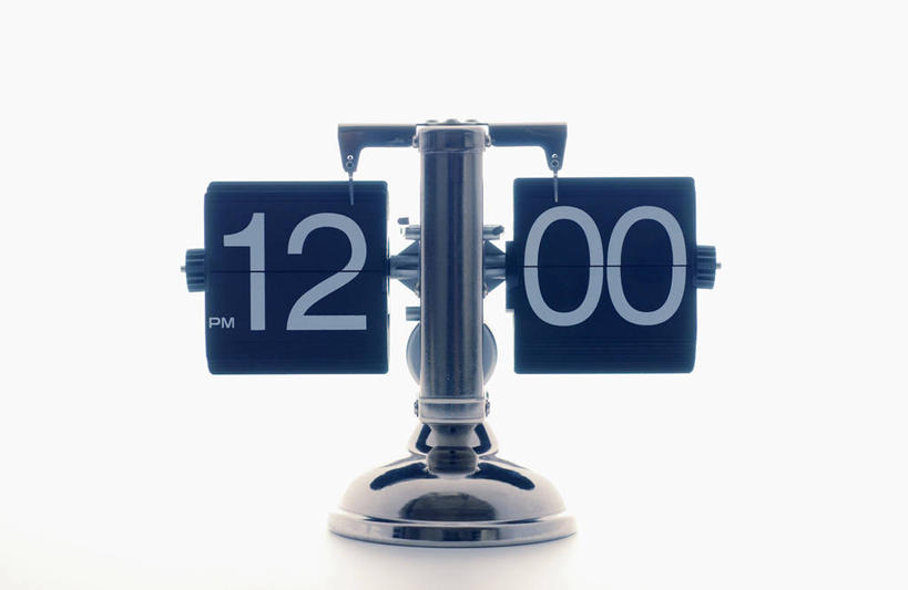 无人,横图,室内,特写,白天,白色背景,正面,静物,阴影,时间,反射,标志,时钟,数字,文字,影子,字符,指针,计时,标识,钟表,表,时针,摄影,阿拉伯数字,影棚,座钟,一台,分针,钟,彩图,影棚拍摄,拍摄