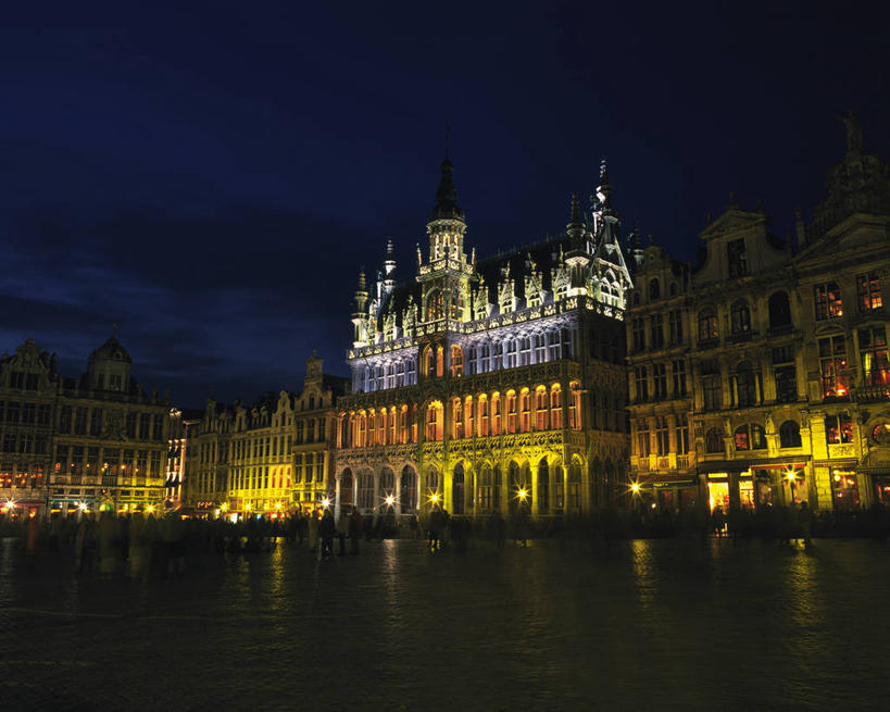 无人,横图,室外,夜晚,正面,长时间曝光,旅游,度假,窗户,标志建筑,地标,建筑,路灯,夜景,照明,比利时,欧洲,一排,许多,阴影,整齐,并列,并排,光线,影子,灯光,首都,很多,娱乐,建设,玻璃窗,灯,排列,享受,休闲,旅游胜地,放松,照亮,照明设备,西欧,队列,平行,曝光,布鲁塞尔,布鲁塞尔大广场,比利时王国,布鲁塞尔广场,彩图