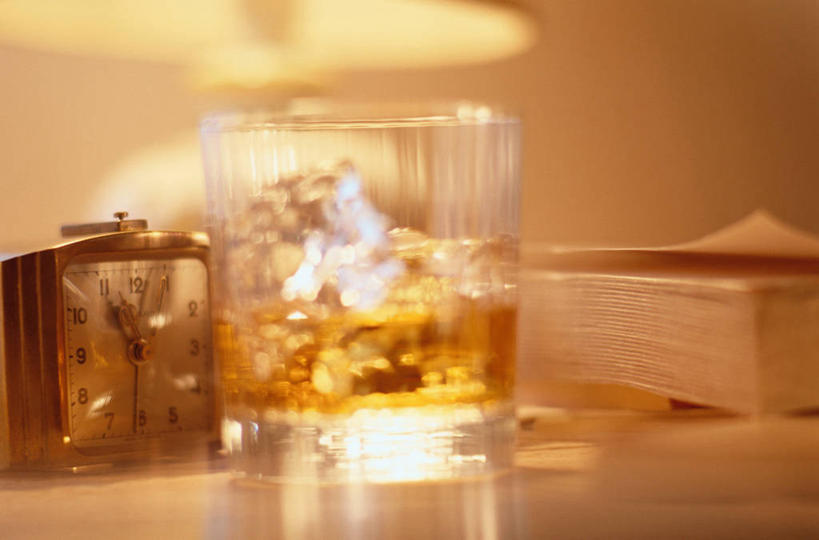 无人,横图,室内,特写,白天,正面,台灯,桌子,鸟,啄木鸟,杯子,礼盒,礼物,书籍,照明,阴影,朦胧,模糊,反射,鸟类,影子,纸盒,冰,灯光,冰块,书桌,冷冻,玻璃制品,灯,盒子,包装盒,课桌,水杯,礼品盒,书本,灯具,寒冷,礼品,冷藏,照亮,冰冷,照明设备,保鲜,威氏吸汁啄木鸟,玻璃杯,书,图书,森林医生,彩图,益鸟