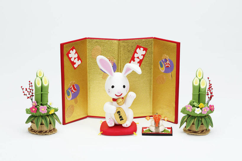 无人,举,横图,室内,白天,白色背景,正面,家具,靠垫,屏风,哺乳动物,雕塑,阴影,艺术,装饰,反射,兔子,雕刻,雕像,影子,靠枕,注视,一只,动物,工艺品,垫子,枕头,观察,看,托,摄影,影棚,观看,纪念,华丽,修饰,协调,兔,美术,点缀,察看,遮挡,关注,主题,分隔,陈列,门松,功能,美学,衬托,美观,雅致,雅观,长寿,美化,举起,举手,举着,向上举,向上伸,向上托,彩图,全身,影棚拍摄,拍摄