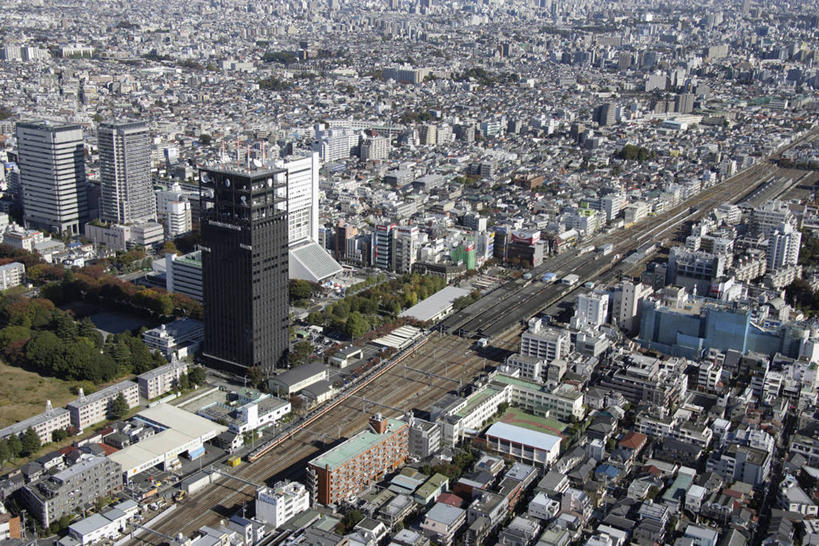 无人,家,高楼大厦,火车站,横图,俯视,航拍,室外,白天,度假,美景,树林,植物,城市风光,城市,大厦,建筑,路,摩天大楼,铁路,车站,东京,日本,亚洲,阴影,光线,影子,房屋,屋子,景观,公寓,建筑群,轨道,站台,交通,铁轨,娱乐,建设,洋房,楼房,月台,住宅,树,树木,绿色,阳光,自然,享受,休闲,景色,放松,运输,生长,成长,鸟瞰,东亚,本州,关东地方,本州岛,日本国,东京都,中野区,彩图,高角度拍摄,房子,大楼,高层建筑,高楼,摩天楼,铁路车站,铁路站,中野,中野站,中野车站