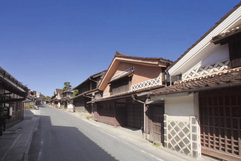 无人,家,横图,室外,白天,正面,度假,美景,植物,城市风光,城市,道路,路,日本,亚洲,阴影,光线,影子,房屋,屋子,景观,公寓,小路,交通,娱乐,洋房,楼房,住宅,树,树木,蓝色,绿色,蓝天,天空,阳光,自然,天,享受,休闲,景色,放松,生长,晴朗,成长,东亚,本州,万里无云,本州岛,日本国,中国地方,冈山,冈山县,晴空,晴空万里,彩图,房子,高梁市