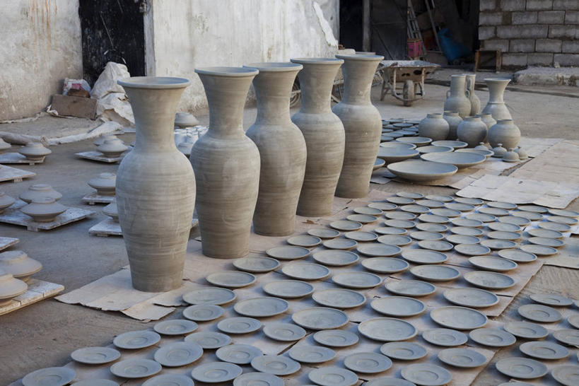 无人,横图,室外,白天,正面,购物,消费,静物,餐具,非洲,摩洛哥,一排,许多,整齐,并列,并排,碟子,罐子,盘,陶瓷,陶瓷制品,集市,市场,很多,排列,盘子,瓶子,碟,金融,队列,平行,选购,贸易,阿非利加洲,摩洛哥王国,菲斯,彩图