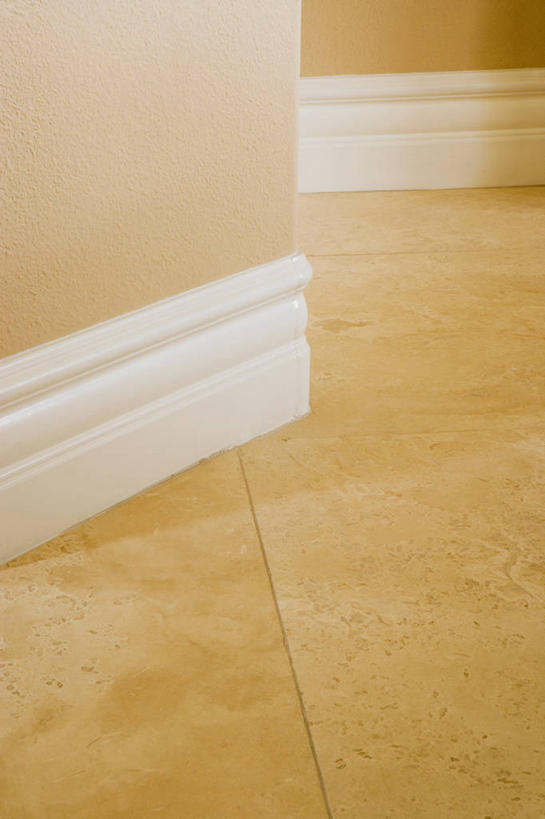 无人,家,竖图,俯视,室内,特写,白天,静物,装饰,房屋,墙,屋子,楼房,墙壁,墙面,住宅,黄色,保护,华丽,修饰,点缀,紧固,牢固,衬托,美观,雅致,雅观,踢脚板,壁脚线,踢脚线,贴脚线,彩图,高角度拍摄,房子