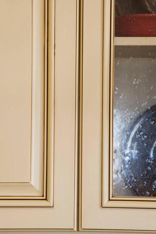 无人,竖图,室内,特写,白天,正面,柜子,静物,玻璃,木制,货架,玻璃制品,木制品,展示,储存,展现,陈列柜,储备,蕴藏,贮备,彩图,贮存