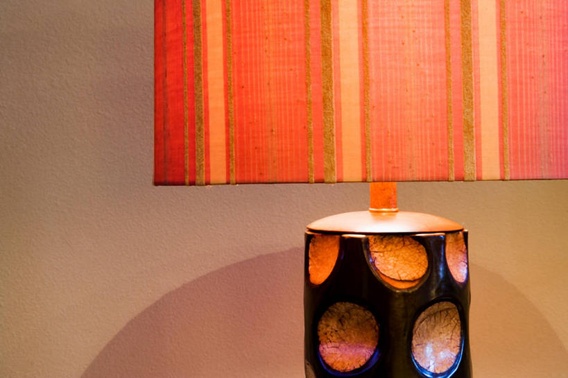 无人,横图,室内,特写,白天,正面,静物,照明,阴影,光线,影子,灯光,灯,灯具,橙色,照亮,照明设备,床头灯,彩图