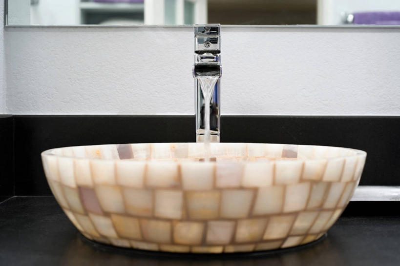 无人,家,横图,室内,白天,正面,建材,别墅,家具,镜子,卫生间,洗手间,浴室,装修,建筑,欧式,装饰,材料,瓷砖,马赛克,水槽,水龙头,房屋,屋子,公寓,豪华,建设,现代,水斗,装潢,洋房,楼房,开关,墙砖,住宅,室内装潢,打开,建造,样板房,明亮,阀门,镜像,舒适,家居装潢,开启,镜面,房屋设计,地中海风格,古典风格,简约风格,室内设计,宽敞,样板房装潢,水咀,设计,厕所,淋浴房,彩图,冲凉房,房子,沐浴间,沐浴室,墙面砖,锦砖,马赛克瓷砖,纸皮砖