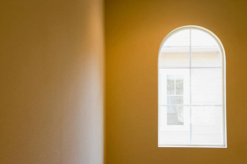 无人,横图,室内,特写,白天,正面,窗户,静物,阴影,光线,影子,墙,玻璃窗,墙壁,墙面,黄色,阳光,拱形,彩图