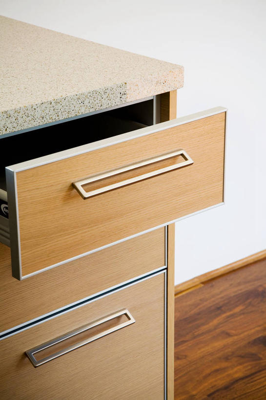 无人,竖图,俯视,室内,白天,地板,柜子,静物,抽屉,木制,墙,地面,储物柜,木地板,墙壁,墙面,木制品,储存,储备,蕴藏,贮备,抽斗,彩图,高角度拍摄,贮存