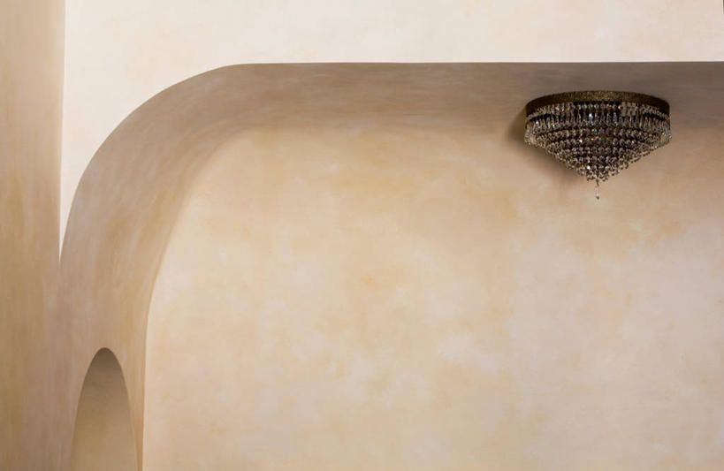 无人,横图,室内,特写,白天,仰视,时尚,门,天花板,静物,照明,阴影,反射,影子,墙,拱门,灯光,水晶,顶灯,墙壁,墙面,灯,灯具,门框,吸顶灯,华丽,照亮,照明设备,高贵,水晶制品,富丽,华美,彩图,低角度拍摄,水晶石,水晶吸顶灯