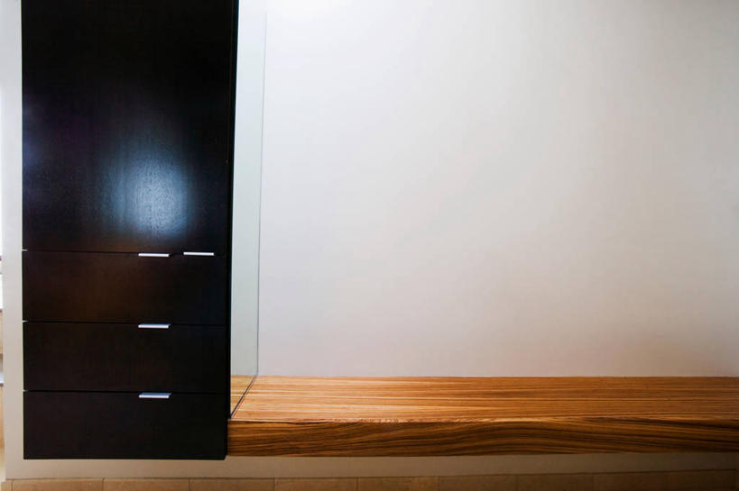 无人,横图,室内,白天,正面,柜子,桌面,桌子,静物,抽屉,阴影,反射,影子,储物柜,梳妆台,化妆台,储存,储备,蕴藏,贮备,抽斗,彩图,贮存