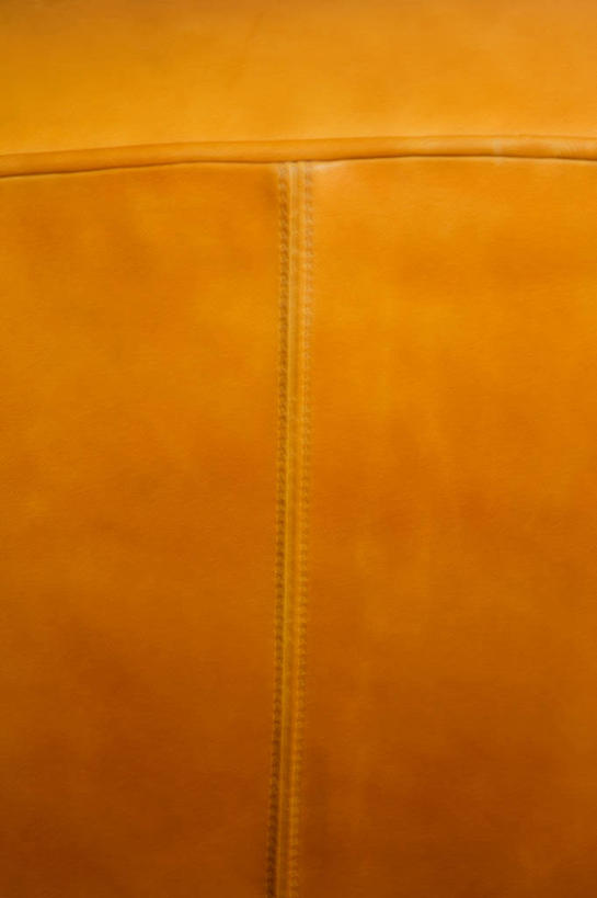 无人,竖图,室内,特写,白天,正面,幸福,静物,椅子,阴影,反射,影子,皮革,辉煌,温暖,橙色,活泼,华丽,暖色,温情,炽热,响亮,跃动,甜蜜,彩图,愉快