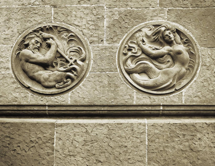 无人,横图,室外,白天,正面,静物,雕塑,阴影,艺术,装饰,光线,雕刻,雕像,影子,墙,石雕,墙壁,墙面,阳光,工艺品,纪念,美术,主题,陈列,功能,美学,海神,彩图,美人鱼