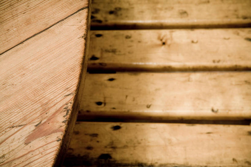 无人,横图,室内,特写,白天,正面,静物,椅子,阴影,反射,纹路,木制,纹理,影子,木椅,座椅,木制品,折叠椅,肌理,彩图