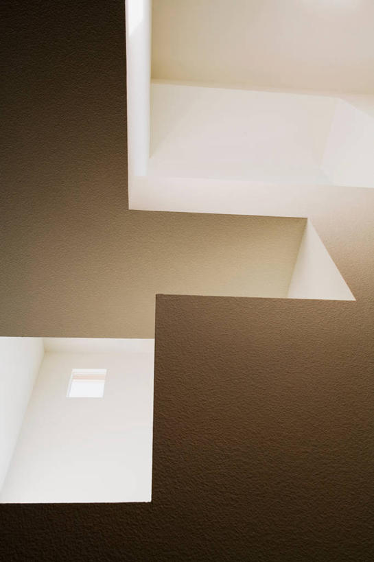 无人,家,竖图,室内,白天,正面,阴影,反射,影子,房屋,墙,屋子,楼房,墙壁,墙面,住宅,白色,米色,彩图,房子