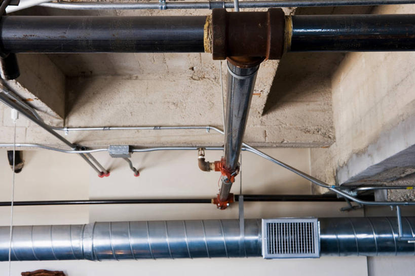 无人,横图,室内,白天,仰视,天花板,阴影,朦胧,模糊,反射,管子,影子,塑料,墙,管道,墙壁,墙面,塑料制品,阀门,调节,塑料管,PVC管,稳压,彩图,低角度拍摄,截止,导流,分流,合成材料