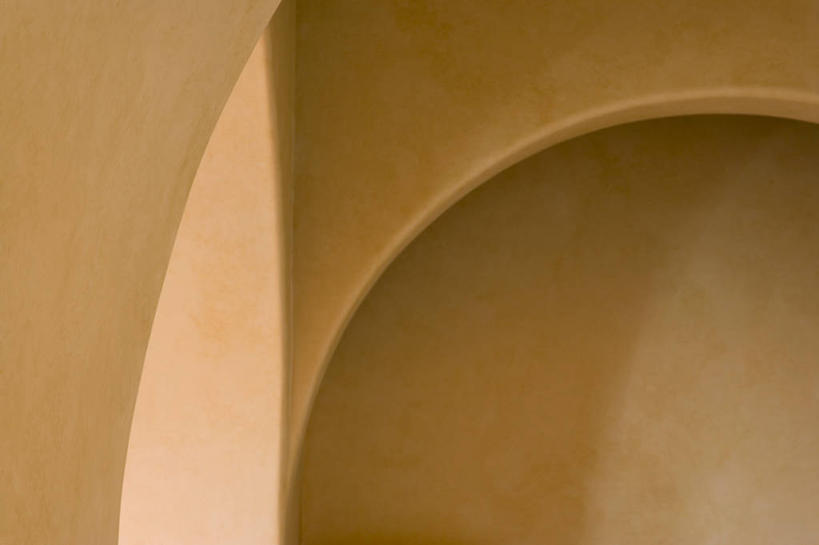 无人,横图,室内,特写,白天,仰视,静物,阴影,丰富,反射,影子,墙,拱门,褐色,墙壁,墙面,成熟,拱形,谦让,随和,彩图,低角度拍摄