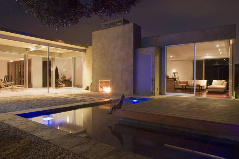 无人,家,横图,室外,夜晚,正面,度假,美景,城市风光,城市,照明,阴影,光线,影子,房屋,屋子,池塘,景观,水池,公寓,灯光,娱乐,洋房,楼房,住宅,灯,灯具,享受,休闲,景色,放松,照亮,照明设备,地灯,地埋灯,彩图,房子