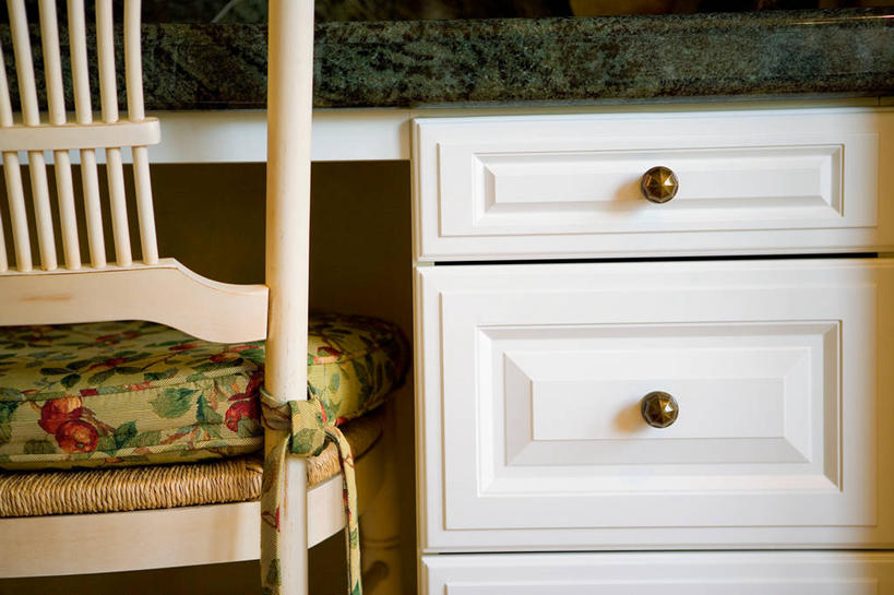 无人,横图,室内,特写,白天,正面,厨房,静物,椅子,抽屉,阴影,反射,影子,两个,白色,抽斗,彩图,灶间