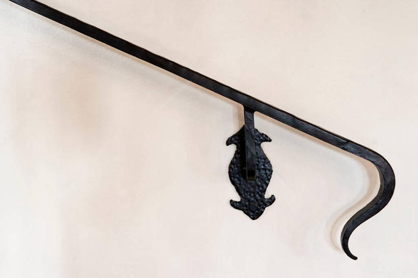 无人,栏杆,横图,室内,特写,白天,正面,静物,金属制品,阴影,反射,金属,扶手,影子,墙,弧形,护栏,墙壁,墙面,黑色,灰色,彩图