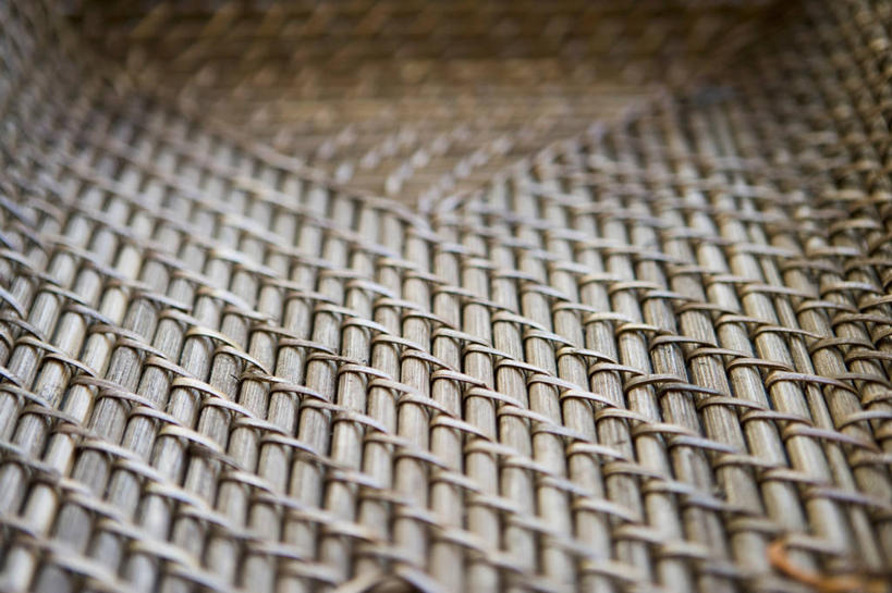 无人,交叉,横图,室内,特写,白天,正面,竹子,静物,阴影,竹制,编织,反射,篮子,影子,棕色,一个,竹篮,单个,竹条,交织,竹制品,穿插,彩图