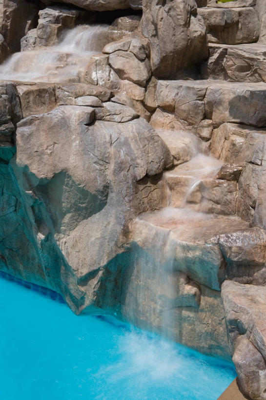 无人,竖图,俯视,室外,白天,石头,瀑布,水,一堆,阴影,堆叠,堆积,飞溅,溅,光线,石子,液体,影子,水滴,水珠,蓝色,阳光,堆,喷洒,跌水,石块,岩石,彩图,高角度拍摄