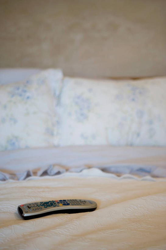 无人,家,竖图,室内,白天,正面,别墅,床,家具,卧室,装修,建筑,欧式,阴影,装饰,反射,影子,房屋,屋子,公寓,床单,豪华,被子,建设,现代,装潢,洋房,楼房,开关,住宅,一个,按钮,室内装潢,遥控器,单人床,单个,样板房,明亮,控制,调节,遥控,舒适,被单,家居装潢,房屋设计,地中海风格,古典风格,简约风格,室内设计,宽敞,样板房装潢,按键,设计,彩图,房子,睡房,卧房