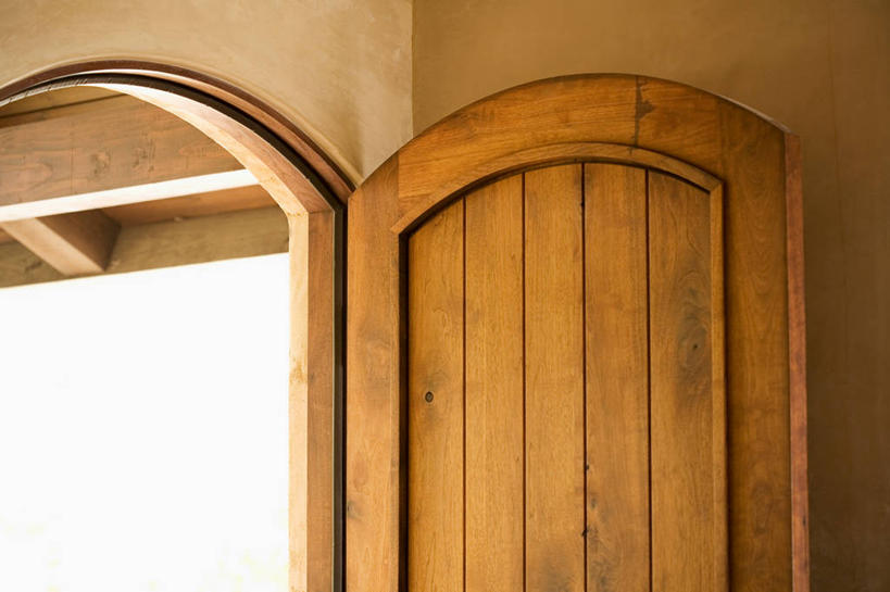 无人,横图,室内,特写,白天,正面,门,静物,阴影,条纹,反射,木制,影子,墙,拱门,弧形,墙壁,墙面,灰色,木制品,门框,拱形,彩图