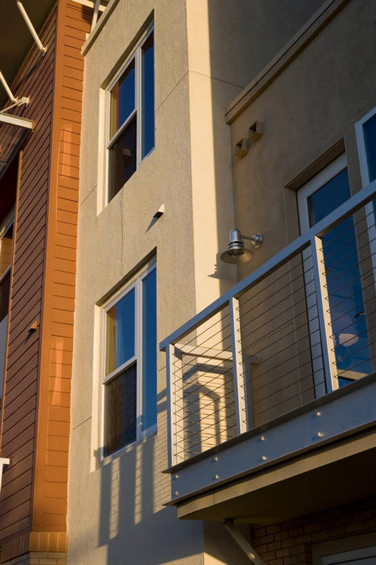 无人,家,露台,竖图,室外,白天,仰视,度假,建材,美景,阳台,城市风光,城市,建筑,美国,阴影,光线,材料,影子,砖,砖块,房屋,墙,屋子,景观,娱乐,楼房,墙壁,墙面,住宅,阳光,享受,休闲,砖头,景色,放松,建造,北美,北美洲,加利福尼亚,美洲,加州,加利福尼亚州,金州,黄金州,北亚美利加洲,亚美利加洲,文图拉县,奥克斯纳德,石料,彩图,低角度拍摄,房子,露天阳台,砌墙砖,美利坚合众国