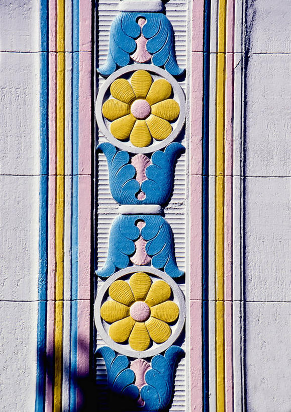 无人,竖图,室外,特写,白天,正面,静物,雕塑,美国,阴影,花纹,艺术,装饰,盛开,光线,雕刻,雕像,图案,影子,墙,花蕾,墙壁,墙面,花,花瓣,花朵,鲜花,黄色,蓝色,灰色,阳光,工艺品,花苞,花蕊,纪念,美术,北美,北美洲,主题,美洲,陈列,佛罗里达,佛罗里达州,迈阿密,佛州,阳光州,迈阿密海滩,功能,美学,北亚美利加洲,亚美利加洲,棕榈海滩,彩图,美利坚合众国,棕榈滩