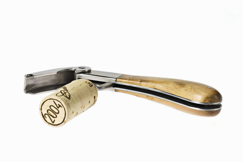 无人,横图,俯视,室内,特写,白天,白色背景,桌面,桌子,阴影,反射,木制,开瓶器,影子,开瓶,一个,木制品,瓶塞,摄影,影棚,单个,开启,保存,密封,启瓶器,瓶启,啤酒开,啤酒开瓶器,啤酒瓶启,彩图,高角度拍摄,影棚拍摄,拍摄,酒具