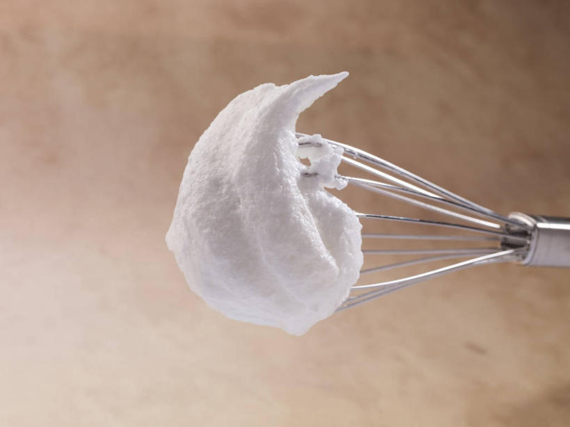 点心,无人,横图,室内,特写,白天,正面,烹饪,厨具,金属制品,阴影,反射,金属,影子,食品,甜点,甜品,食物,糕点,一个,白色,打蛋器,搅拌器,甜食,奶油,单个,乳制品,烹饪用具,激凌,克林姆,淇淋,手动打蛋器,烹调用具,烹调,彩图