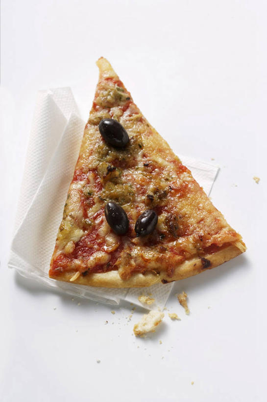 海鲜,无人,竖图,俯视,室内,特写,白天,白色背景,烹饪,西餐,餐桌,桌子,橄榄,蔬菜,一块,切开,阴影,新鲜,反射,鱼,影子,肉,鱼肉,料理,食品,披萨,匹萨,鲔鱼,水产,金枪鱼,菜肴,美食,肉类,鱼类,海洋生物,食物,快餐,切,西式,摄影,佳肴,有机食品,绿色食品,影棚,餐台,吞拿鱼,黑橄榄,比萨,水生动物,海产品,水生物,剖面,肉食,西式快餐,海底动物,垃圾食品,乌橄榄,切面,乌榄,意大利薄饼,油橄榄,青果,白榄,彩图,高角度拍摄,影棚拍摄,拍摄