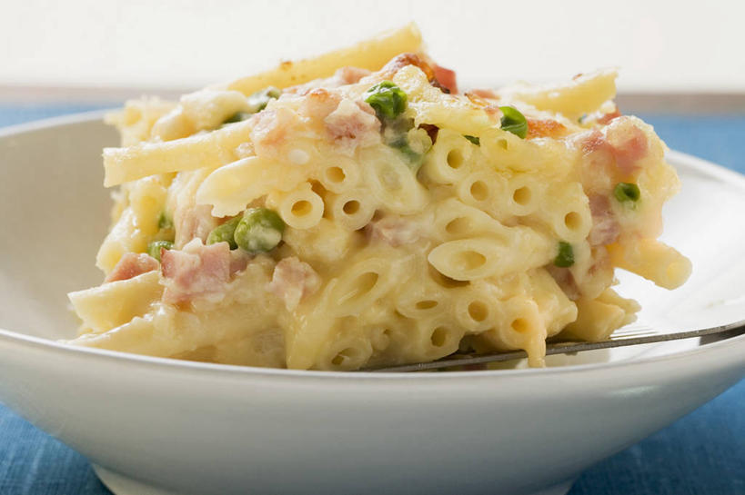 面食,通心粉,无人,横图,俯视,室内,特写,白天,西餐,餐桌,桌子,蔬菜,一堆,阴影,堆叠,堆积,朦胧,模糊,新鲜,反射,影子,陶瓷,面,肉,通心面,料理,食品,陶瓷制品,火腿,猪肉,肉类,食物,腌制,一个,容器,碗,西式,有机食品,绿色食品,单个,餐台,储藏,堆,储存,肉食,豚肉,熏制,火肉,兰熏,猪腿,彩图,高角度拍摄,贮存