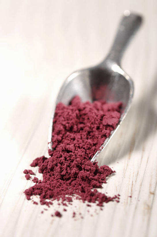 无人,竖图,俯视,室内,特写,白天,桌面,桌子,浆果,水果,金属制品,一堆,阴影,堆叠,堆积,朦胧,模糊,新鲜,反射,金属,木制,铲子,粉末,影子,生食,食品,果实,食物,一个,木制品,粉,摄影,有机食品,绿色食品,影棚,单个,堆,粉状,粉剂,阿萨伊浆果,巴西莓,彩图,高角度拍摄,影棚拍摄,拍摄