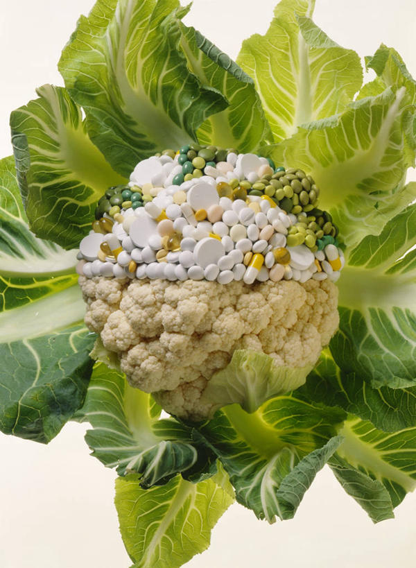 无人,竖图,俯视,室内,特写,白天,白色背景,安全,蔬菜,一堆,许多,阴影,堆叠,堆积,新鲜,反射,药剂,药丸,影子,花菜,花椰菜,西兰花,食品,防护,药片,食物,药品,治疗,摄影,有机食品,绿色食品,影棚,堆,保护,椰菜花,药物,医疗,保险,预防,甘蓝花,平安,彩图,高角度拍摄,影棚拍摄,拍摄