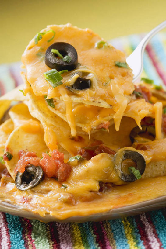 奶酪,无人,竖图,俯视,室内,特写,白天,烹饪,西餐,桌面,桌子,橄榄,餐具,水果,阴影,条纹,朦胧,模糊,新鲜,反射,木制,布料,碟子,盘,影子,生食,干酪,起司,料理,食品,果实,芝士,营养,布纹,菜肴,美食,桌布,食物,盘子,餐巾,木制品,碟,台布,乳酪,西式,摄影,佳肴,有机食品,绿色食品,影棚,乳制品,发酵,青果,白榄,彩图,高角度拍摄,影棚拍摄,拍摄