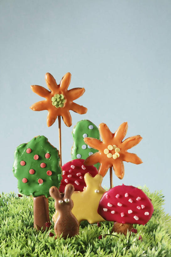 点心,无人,竖图,室内,特写,白天,白色背景,正面,爱情,幸福,草地,草坪,太阳,植物,向日葵,哺乳动物,复活节,阴影,节日,庆祝,反射,兔子,影子,菌菇,蘑菇,食品,曲奇,菌类,文化,草,树,树木,食物,一只,绿色,自然,动物,饼干,零食,庆典,食用菌,摄影,影棚,生长,成长,纪念,兔,光辉,曲奇饼,曲奇饼干,沉默,忠诚,勇敢,投缘,爱慕,高傲,朝阳花,葵花,望日莲,向阳花,转日莲,彩图,影棚拍摄,拍摄