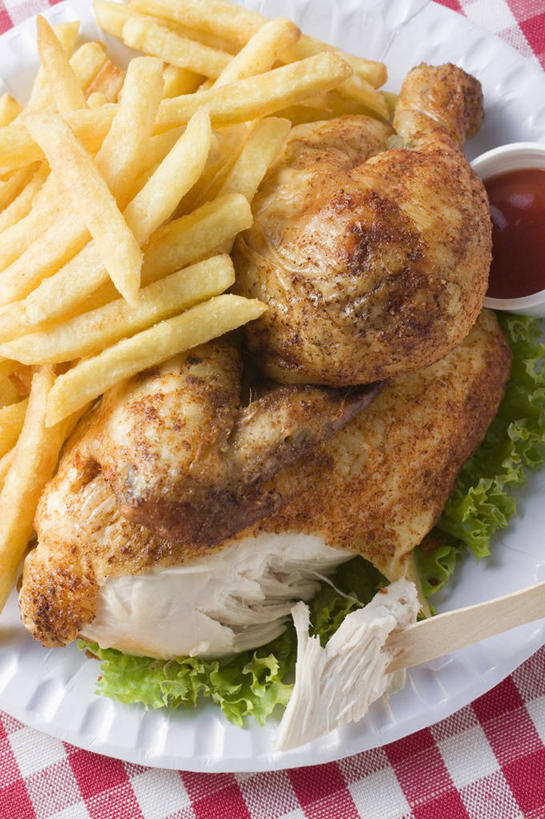 无人,竖图,俯视,室内,特写,白天,烹饪,西餐,餐桌,桌子,蔬菜,土豆,阴影,新鲜,反射,布料,影子,生菜,莴苣,调料,鸡肉,酱料,酱汁,茄汁,肉,佐料,料理,食品,调味品,调味料,布纹,番茄酱,薯条,酱,菜肴,美食,肉类,桌布,食物,餐巾,台布,快餐,烤鸡,西式,佳肴,有机食品,绿色食品,餐台,肉食,西式快餐,垃圾食品,馍馍蛋,春菜,鹅仔菜,莴仔菜,千金菜,叶用莴苣,洋芋,山药蛋,马铃薯,彩图,高角度拍摄