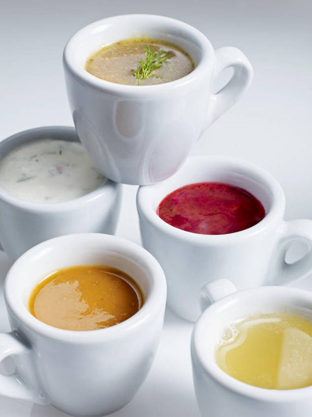 点心,无人,竖图,俯视,室内,特写,白天,白色背景,餐桌,桌子,南瓜,蔬菜,杯子,五个,许多,阴影,新鲜,反射,影子,陶瓷,金瓜,汤,食品,甜点,甜品,陶瓷制品,番瓜,食物,糕点,马克杯,水杯,甜食,奶油,摄影,有机食品,绿色食品,影棚,餐台,麦瓜,倭瓜,乳制品,激凌,克林姆,淇淋,彩图,高角度拍摄,影棚拍摄,拍摄