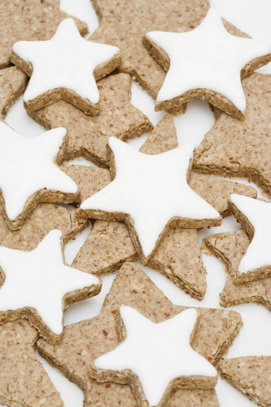 点心,无人,竖图,俯视,室内,特写,白天,餐桌,桌子,圣诞节,一堆,许多,阴影,堆叠,堆积,节日,庆祝,反射,影子,星星,食品,文化,食物,饼干,零食,庆典,星形,摄影,影棚,餐台,纪念,堆,五角形,五角星,彩图,高角度拍摄,影棚拍摄,拍摄