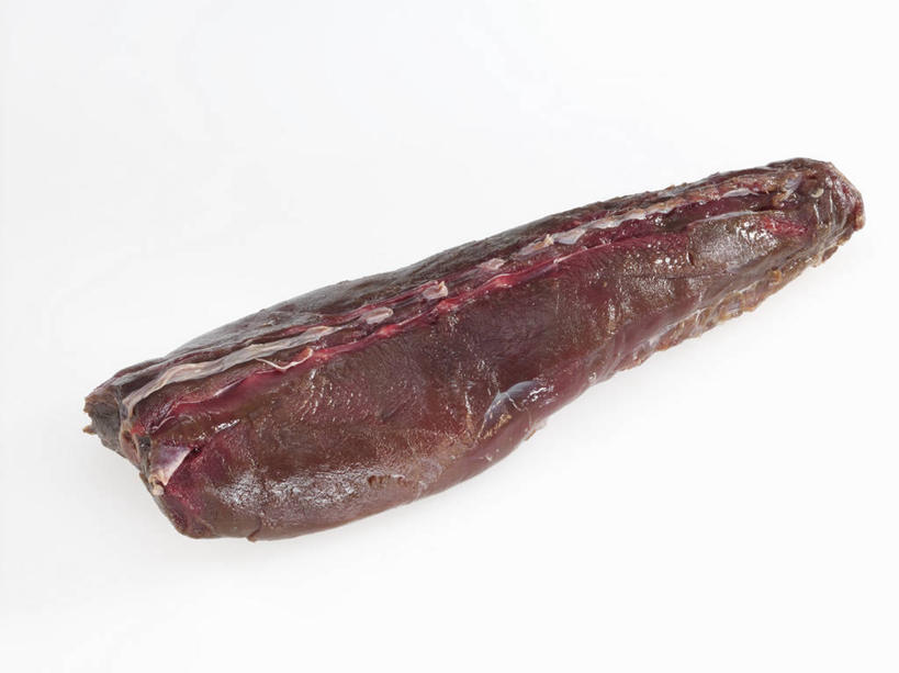 无人,横图,俯视,室内,特写,白天,白色背景,餐桌,桌子,阴影,反射,影子,肉,肉类,一个,摄影,影棚,单个,餐台,肉食,兔肉,肉干,兔肉干,彩图,高角度拍摄,影棚拍摄,拍摄