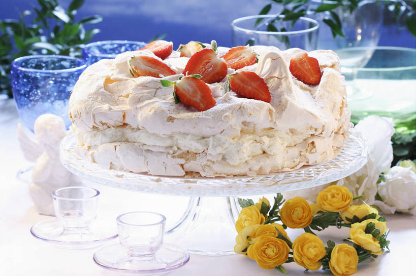 无人,横图,俯视,室内,特写,白天,餐桌,桌子,草莓,浆果,水果,叶子,一堆,许多,阴影,堆叠,堆积,新鲜,盛开,反射,影子,生食,食品,果实,绿叶,花蕾,花,花瓣,花朵,鲜花,食物,红色,花苞,花蕊,嫩叶,摄影,有机食品,绿色食品,影棚,餐台,堆,叶,叶片,洋莓,水果皇后,红莓,地莓,彩图,高角度拍摄,影棚拍摄,拍摄