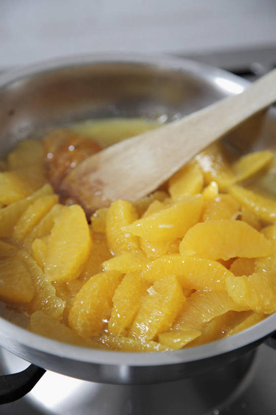 无人,竖图,俯视,室内,特写,白天,烹饪,芒果,厨具,水果,金属制品,许多,切开,阴影,朦胧,模糊,新鲜,反射,金属,木制,锅子,影子,生食,食品,果实,锅铲,锅,食物,一个,木制品,切,有机食品,绿色食品,单个,锅具,剖面,焦糖,烹饪用具,切面,烹调用具,望果,蜜望,檬果,闷果,漭果,杧果,庵波罗果,烹调,彩图,高角度拍摄