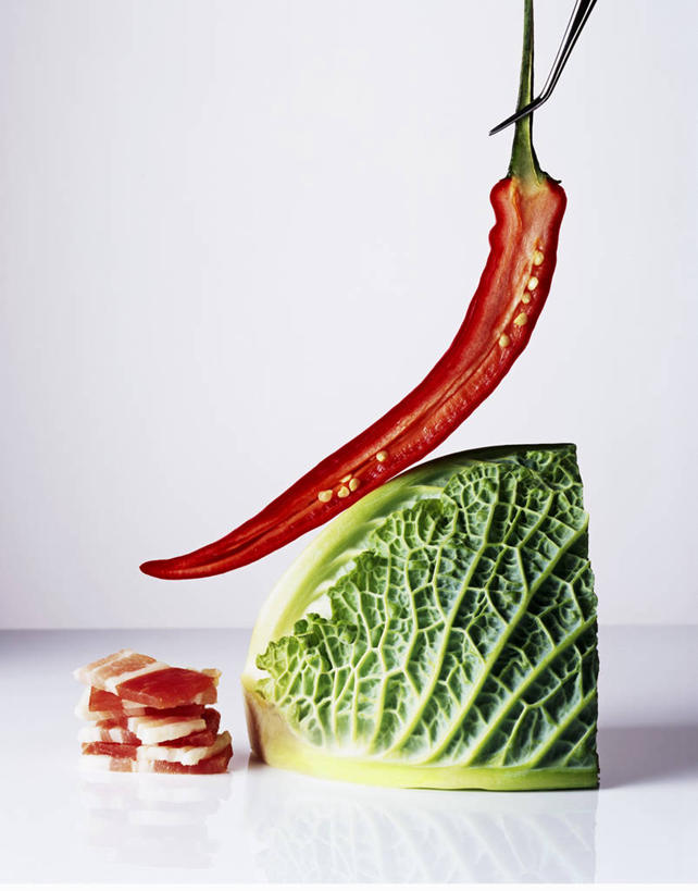 无人,竖图,室内,特写,白天,白色背景,正面,辣椒,蔬菜,椰菜,卷心菜,切开,阴影,新鲜,反射,影子,肉,食品,猪肉,肉类,食物,切,甘蓝,摄影,有机食品,绿色食品,影棚,剖面,肉食,切面,辣角,红海椒,大椒,辣虎,广椒,豚肉,辣子,结球甘蓝,红辣椒,海椒,甘兰,番椒,包心菜,彩图,影棚拍摄,拍摄