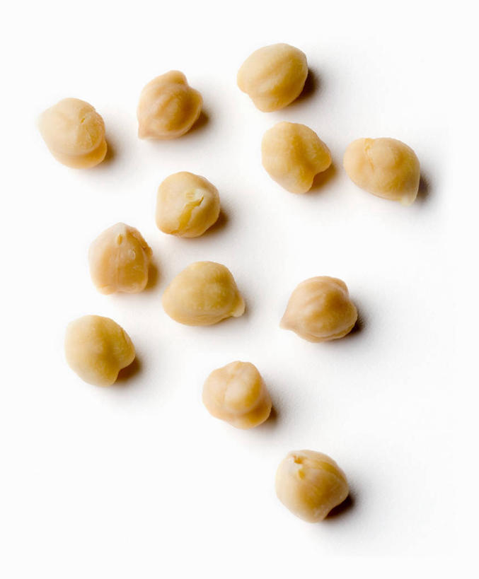 无人,竖图,俯视,室内,特写,白天,白色背景,餐桌,桌子,蔬菜,许多,阴影,新鲜,反射,影子,豆类,食品,食物,黄色,摄影,有机食品,绿色食品,影棚,餐台,鹰嘴豆,回鹘豆,桃豆,鸡豆,诺胡提,彩图,高角度拍摄,影棚拍摄,拍摄